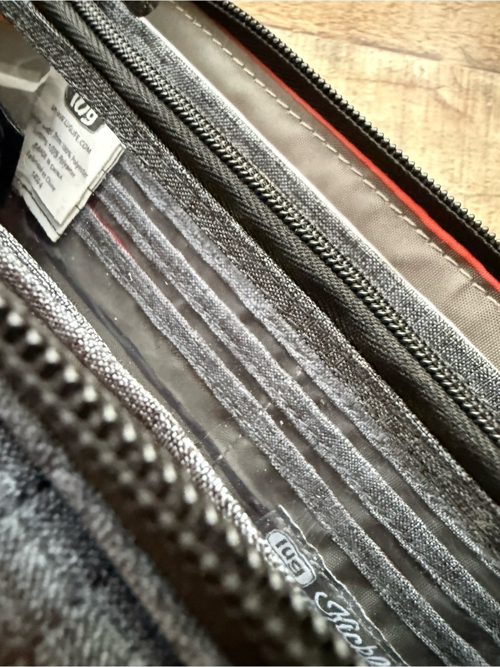 Lug RFID Crossbody Wallet Travel Organizer Gray Quilted NWOT - Picture 6 of 11